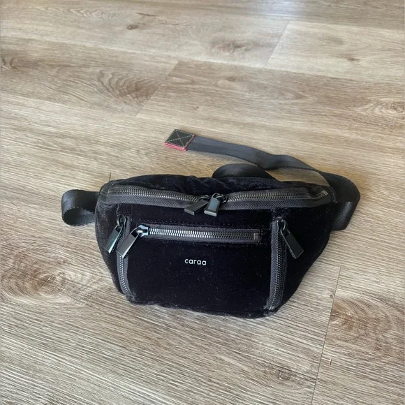 Caraa Sling VelvetSmall in Black - Picture 4 of 10